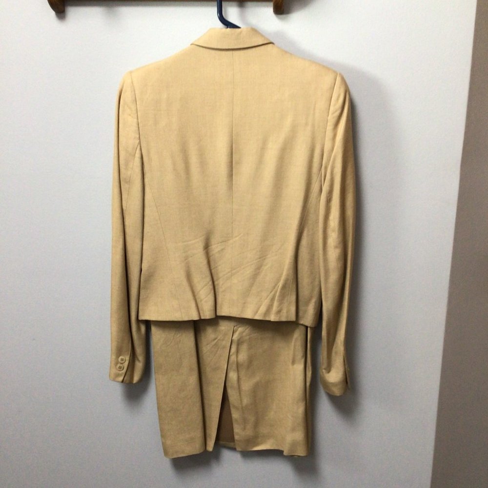 SIR for her- Vintage Tan linen suit - Picture 2 of 9